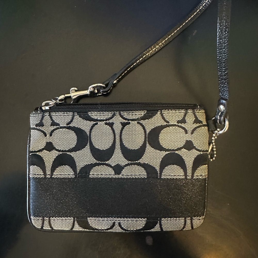 Coach wristlet, excellent condition